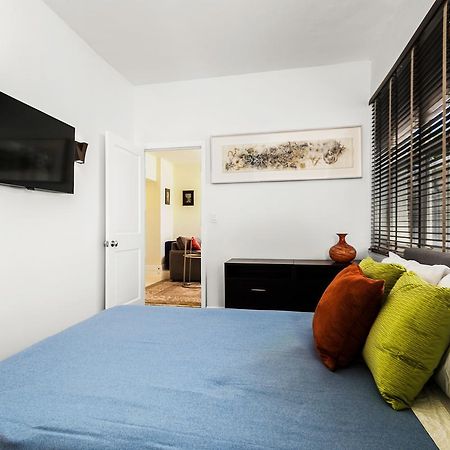Two Bedroom Two Bath Apartment 2 Block To Beach Miami Beach Kültér fotó