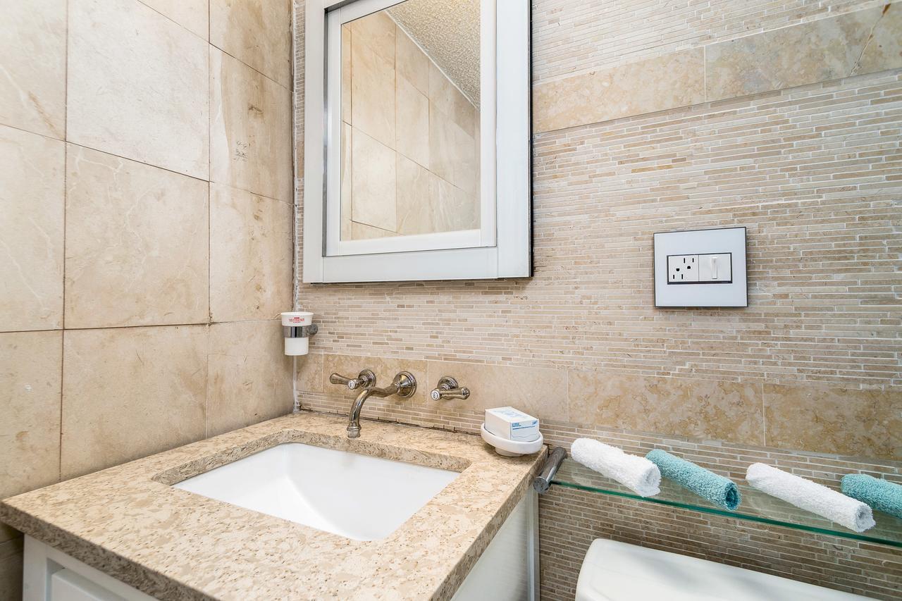 Two Bedroom Two Bath Apartment 2 Block To Beach Miami Beach Kültér fotó