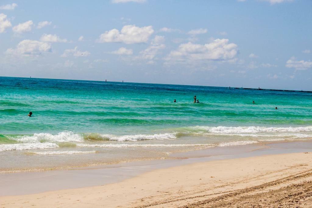 Two Bedroom Two Bath Apartment 2 Block To Beach Miami Beach Kültér fotó